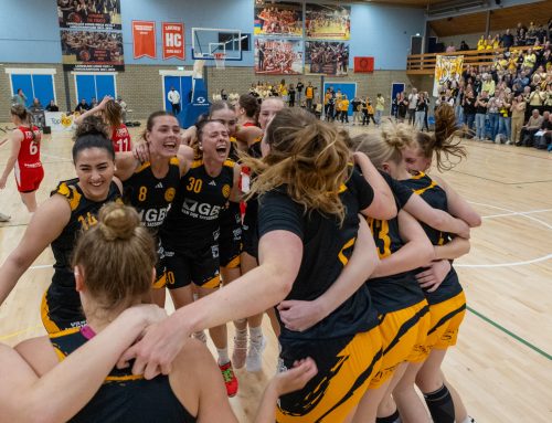 Kampioenenhuldiging GBI van Dijk Grasshoppers met burgemeester en balkonscène